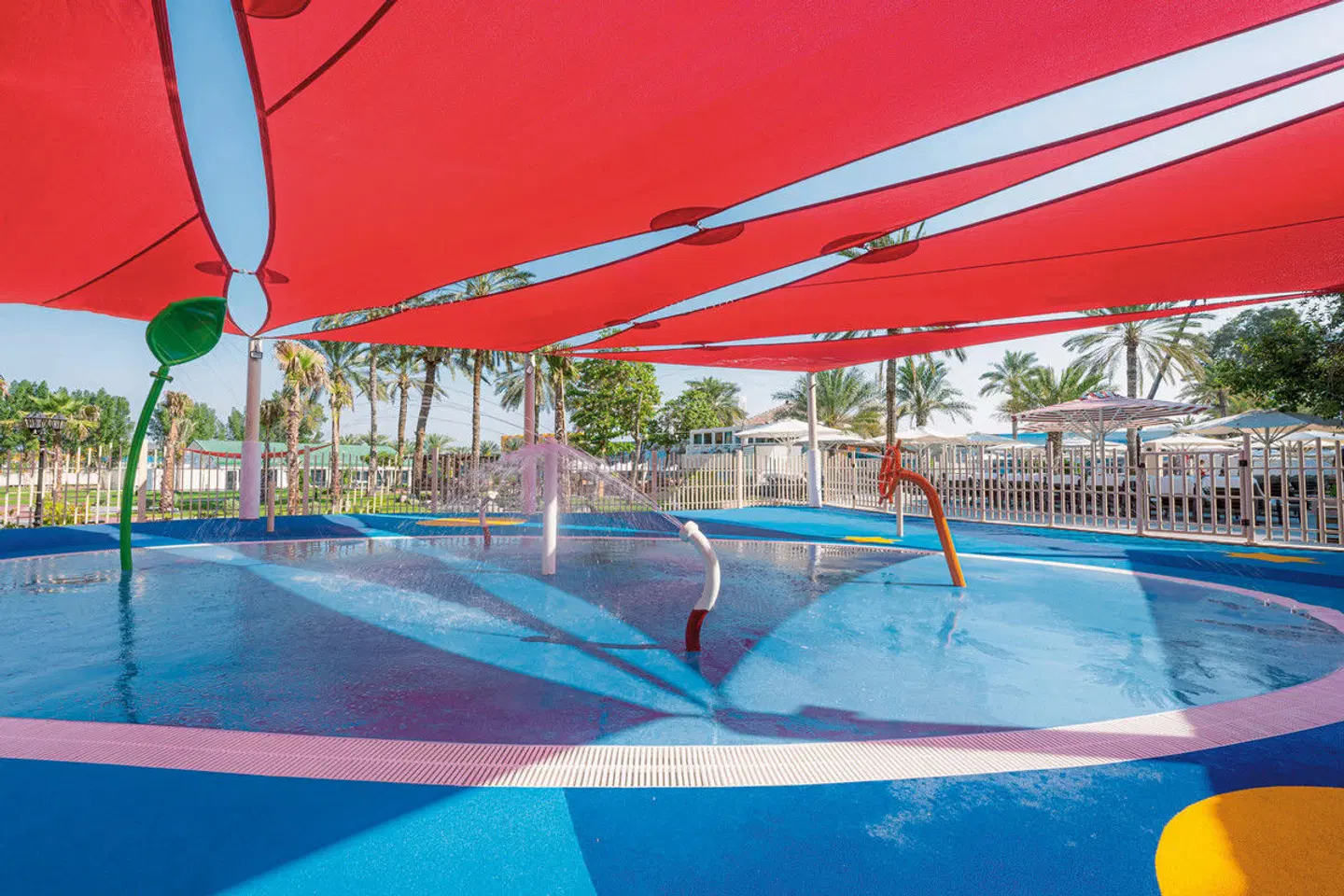 Al Habtoor Grand Resort, Autograph Collection Hallenbad