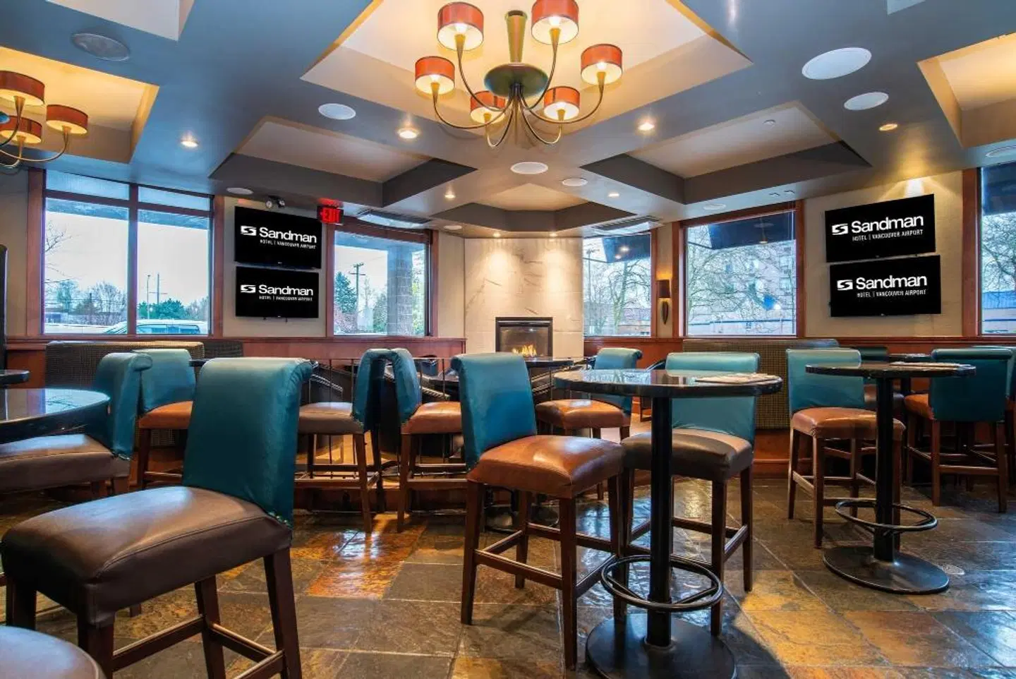 Sandman Hotel Vancouver Airport Bar