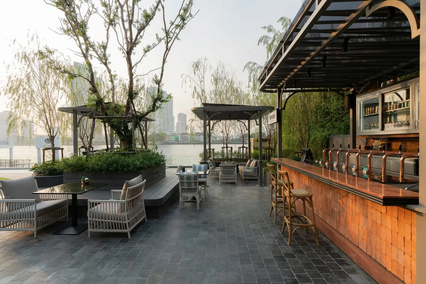 The Salil Hotel Riverside Bangkok Terrasse