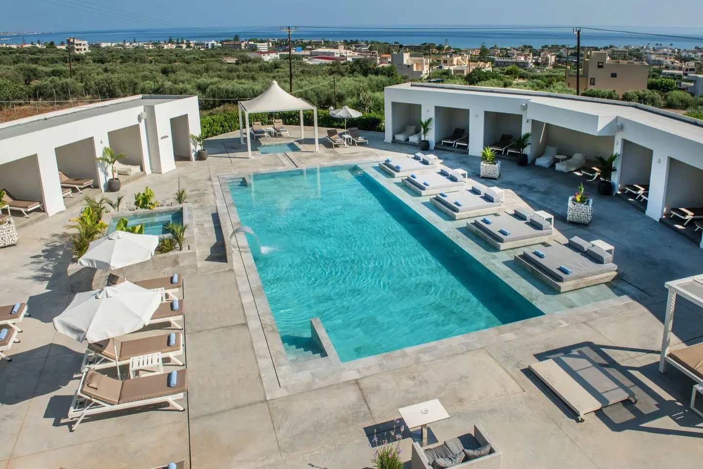 Matheo Villas & Suites OUTDOOR_POOL