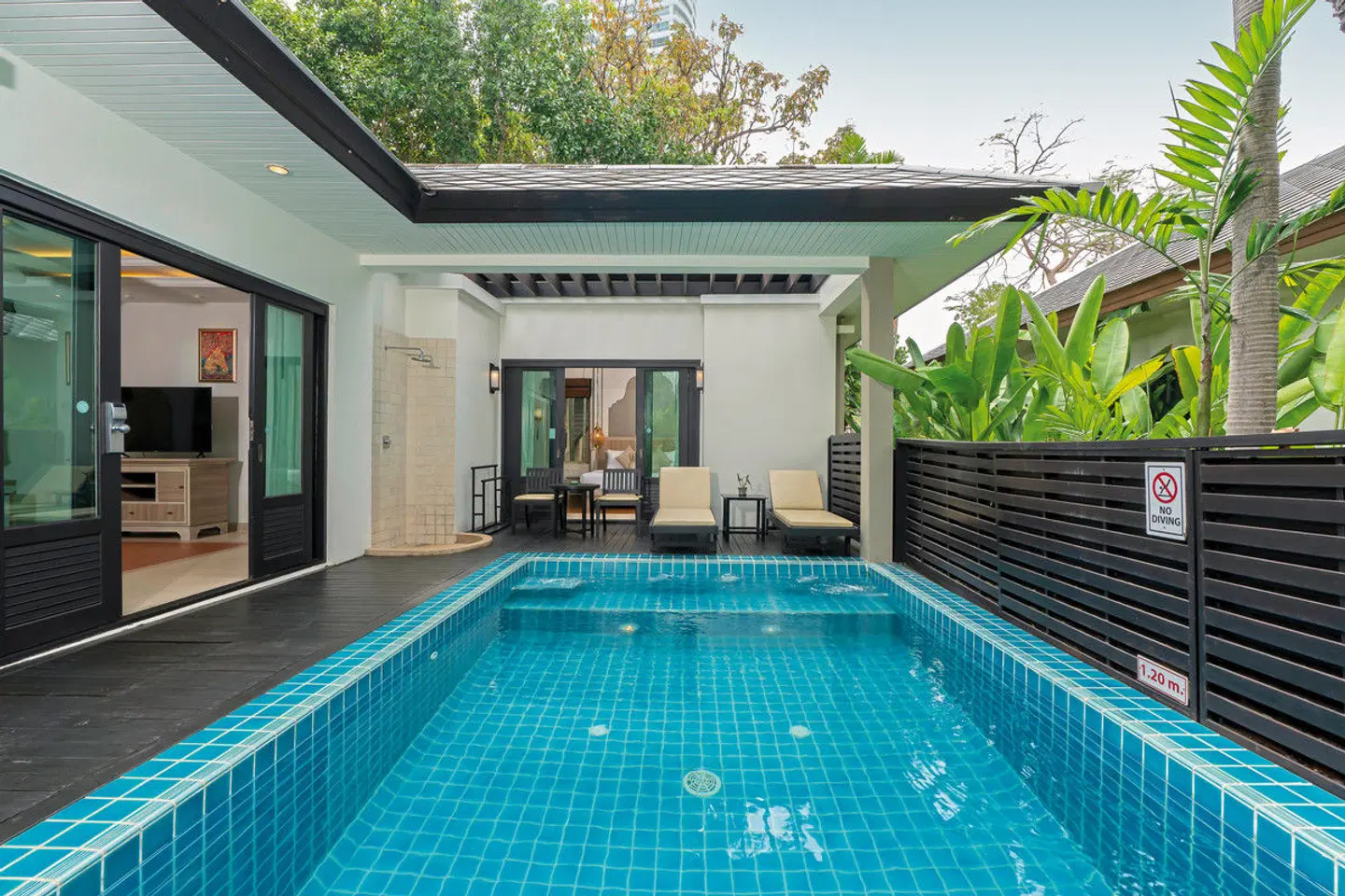 Ravindra Beach Resort & Spa Hallenbad