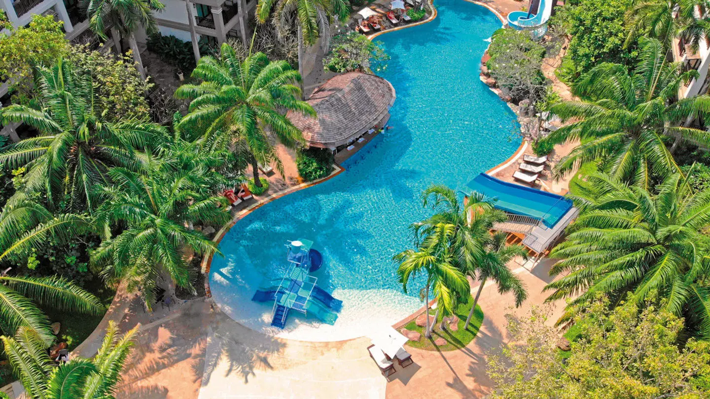 Ravindra Beach Resort & Spa OUTDOOR_POOL