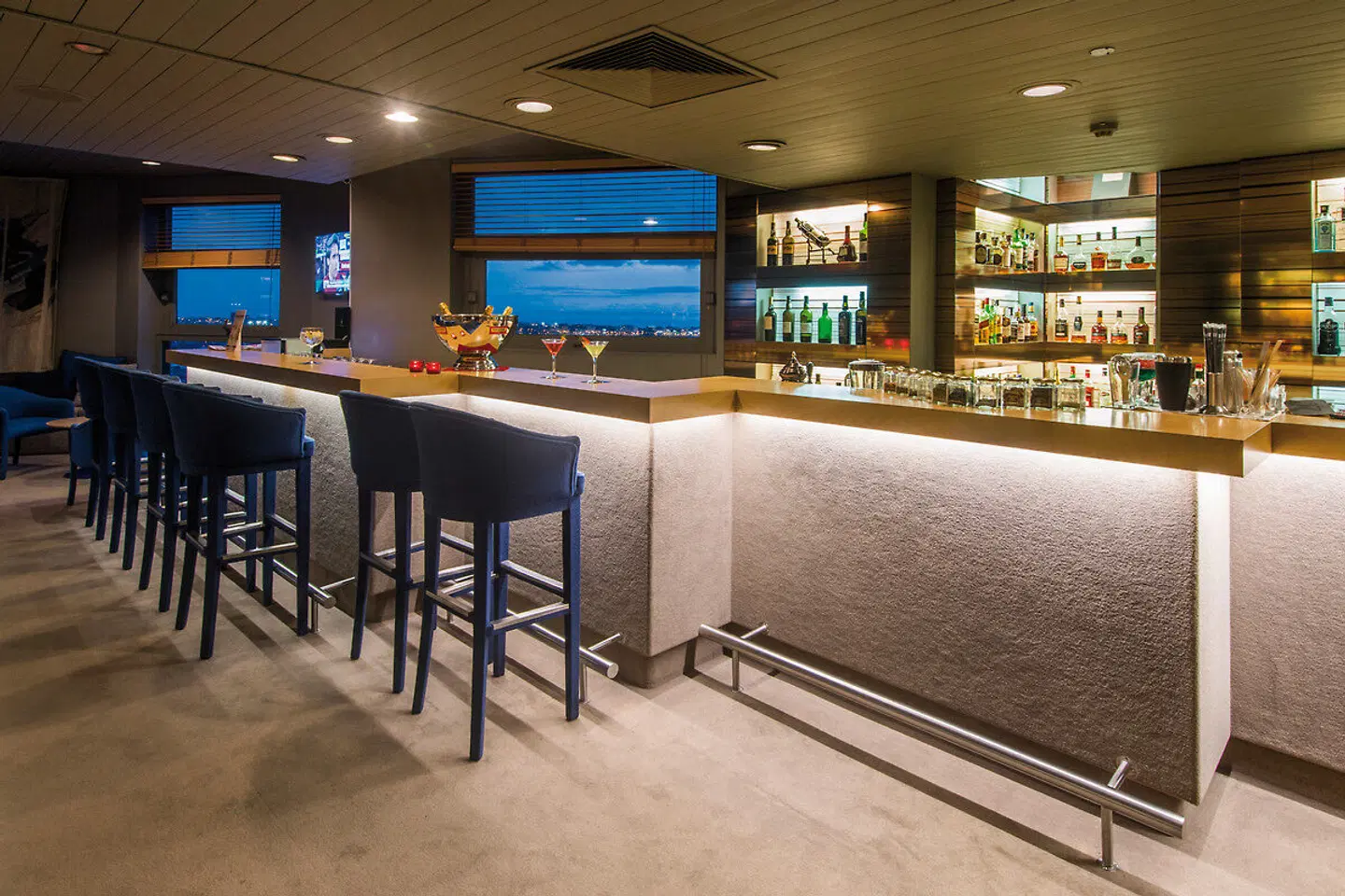 Dom Henrique - Downtown Bar