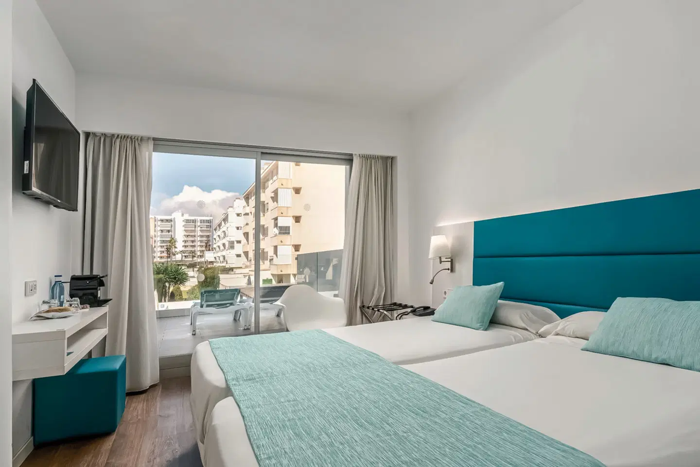 Alua Leo ROOM_EXAMPLE