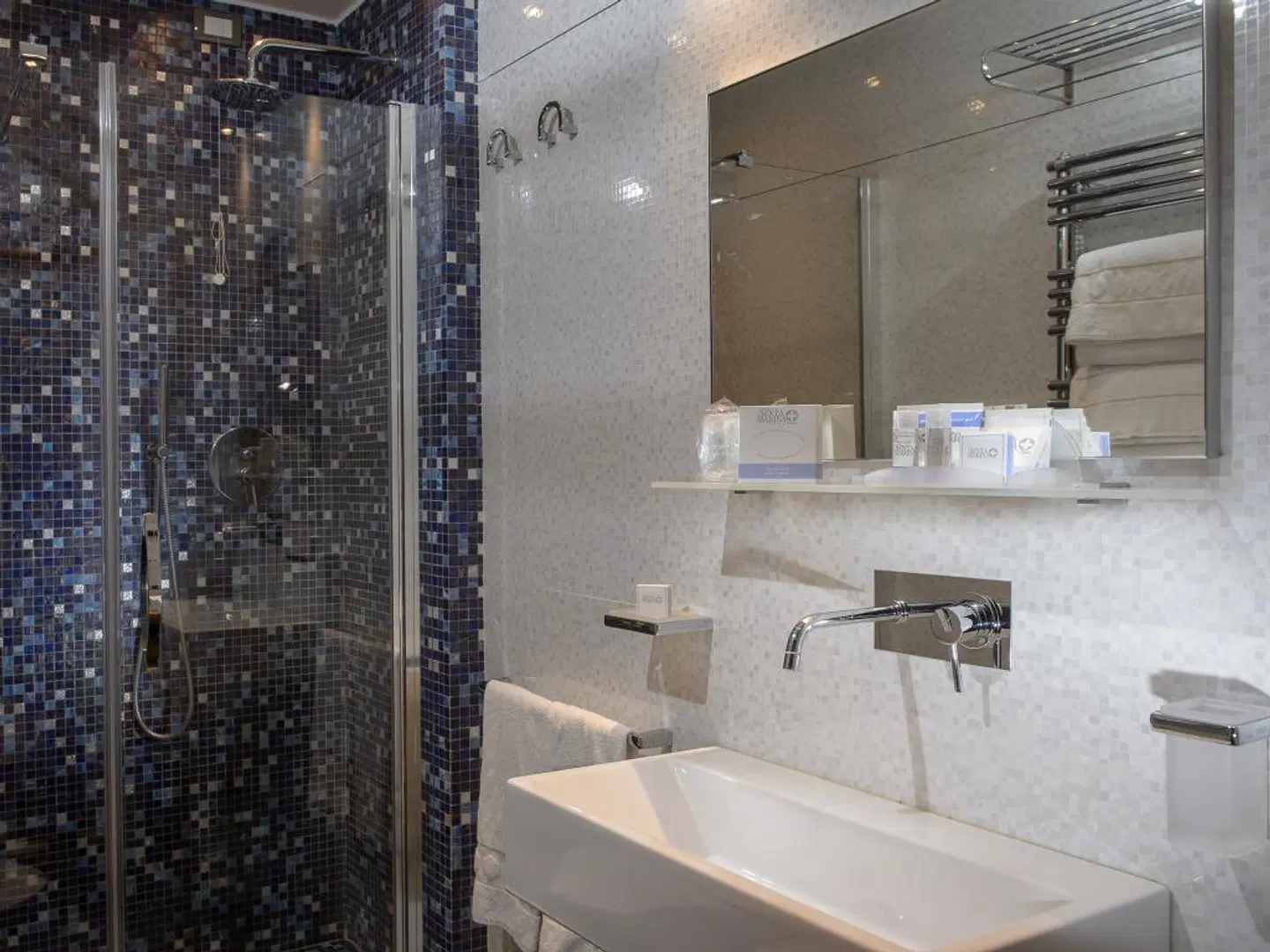 Hotel Santa Marina Badezimmer