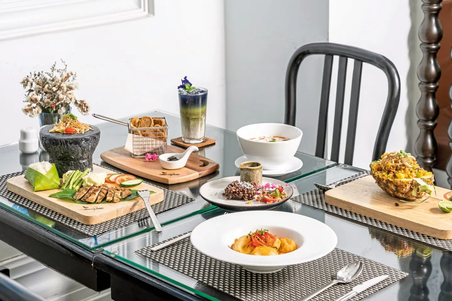 Away Chiang Mai Thapae Resort - A Vegan Retreat Restaurant