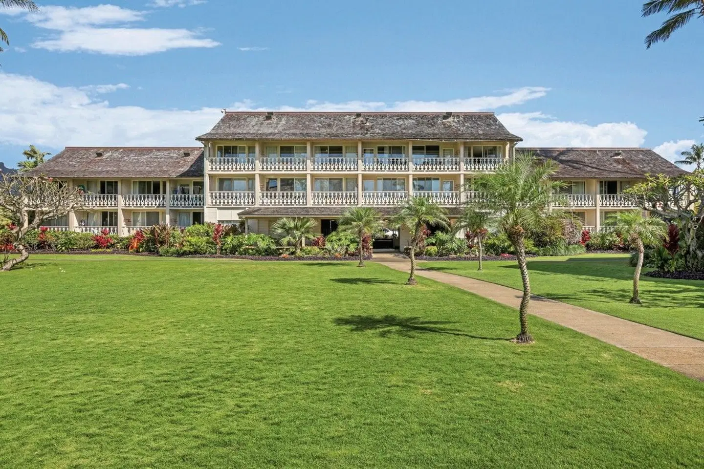 Aston Islander on the Beach EXTERIOR