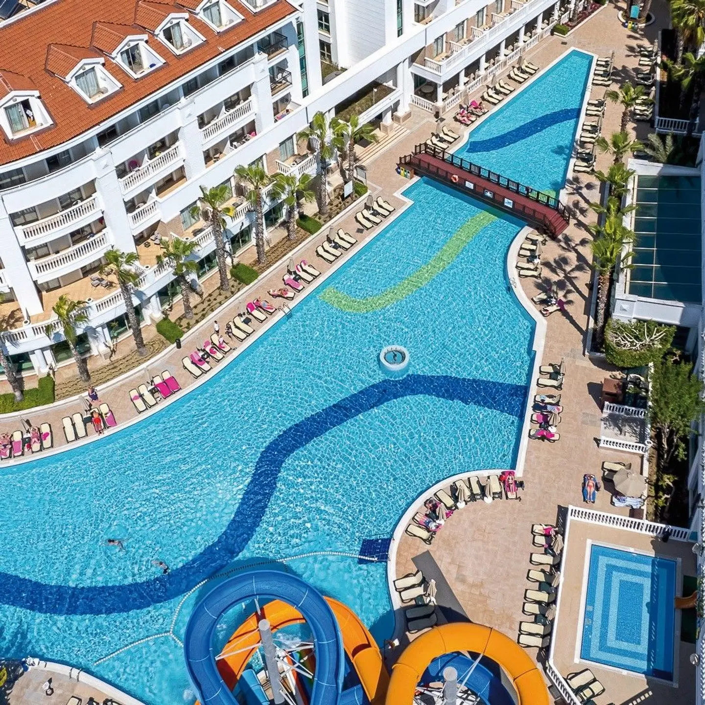 Alba Queen MODEL_IMPRESSION