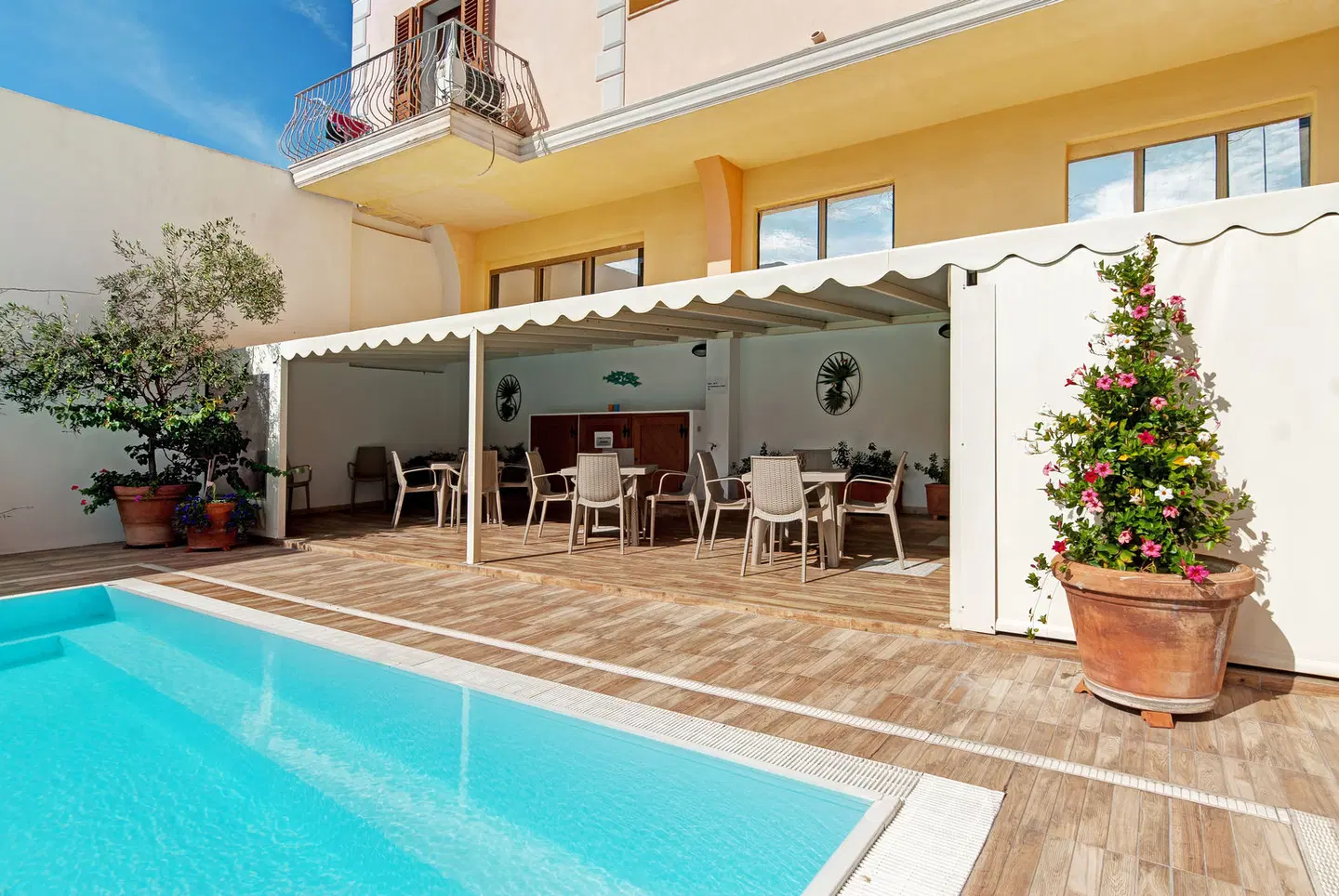 Residence Cristal Blu OUTDOOR_POOL