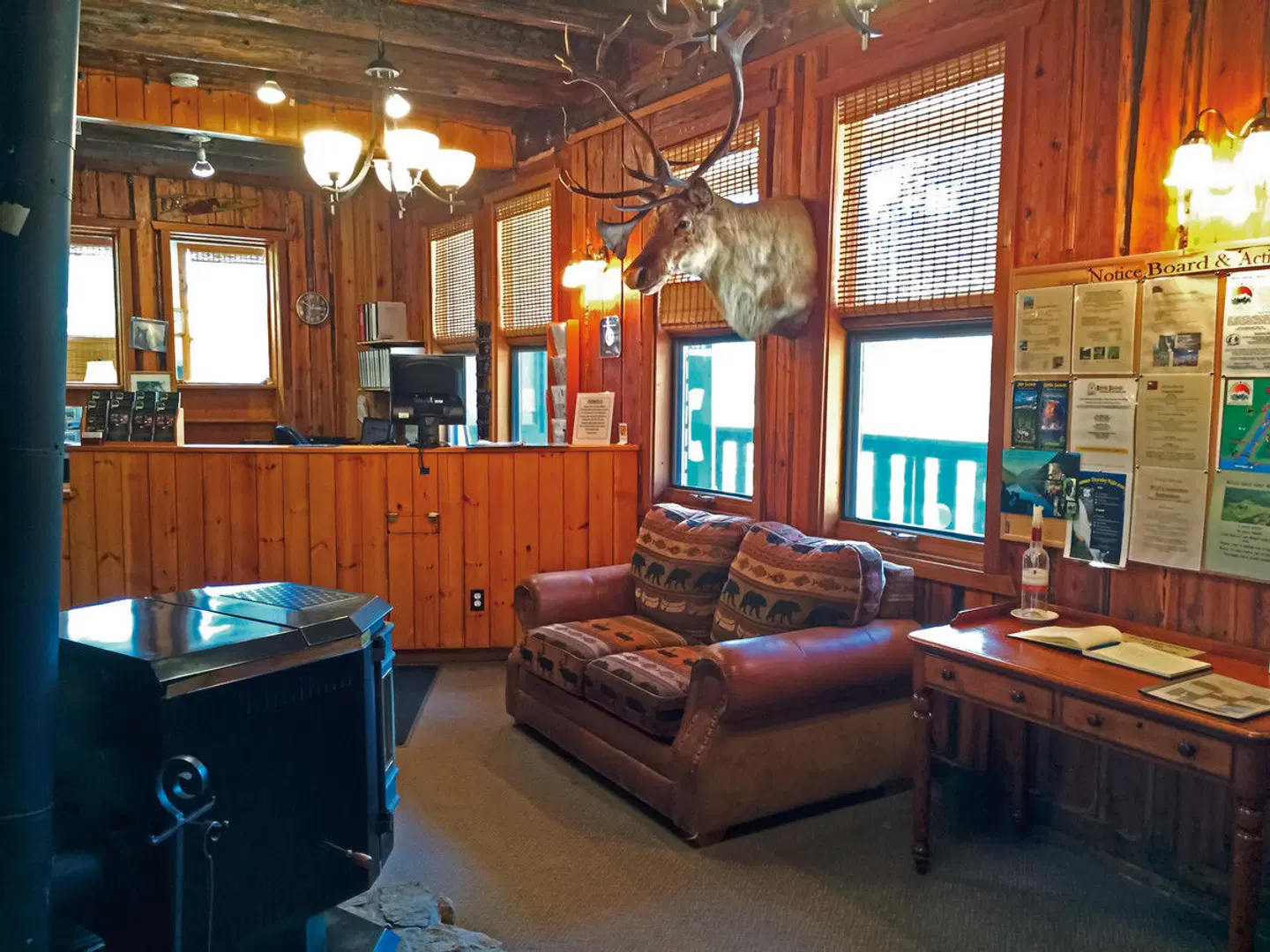 Helmcken Falls Lodge LOUNGE_LOBBY