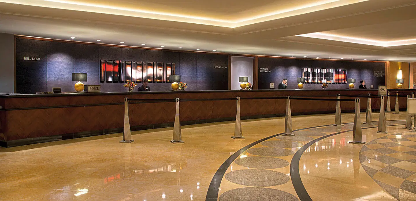 New York Hilton Midtown Bar