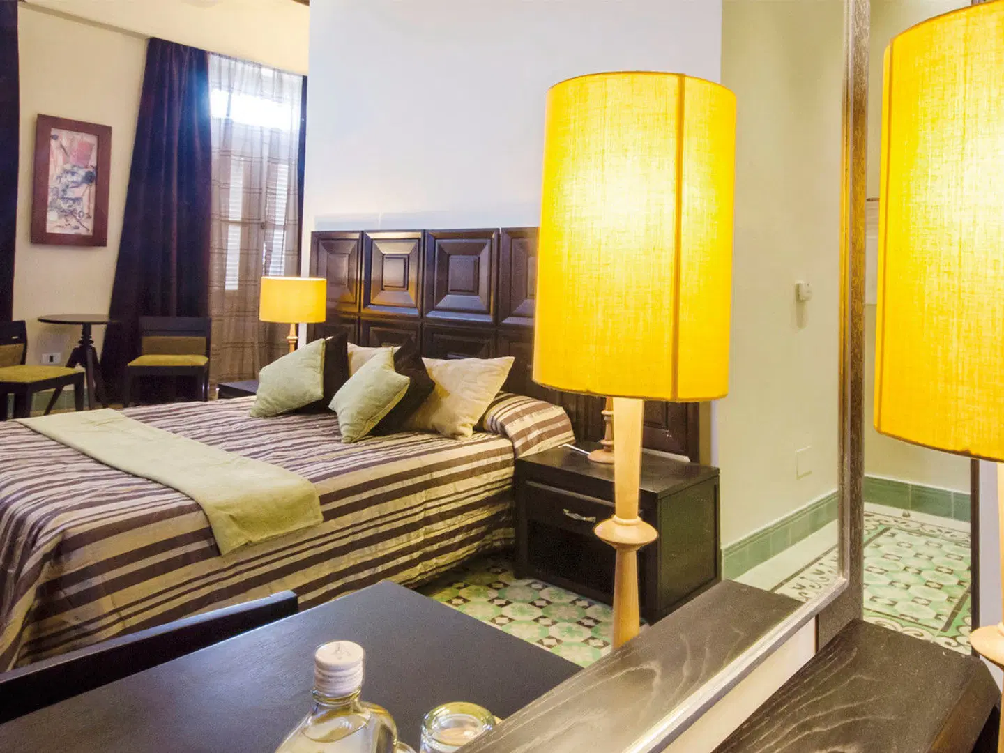 Ambos Mundos ROOM_EXAMPLE