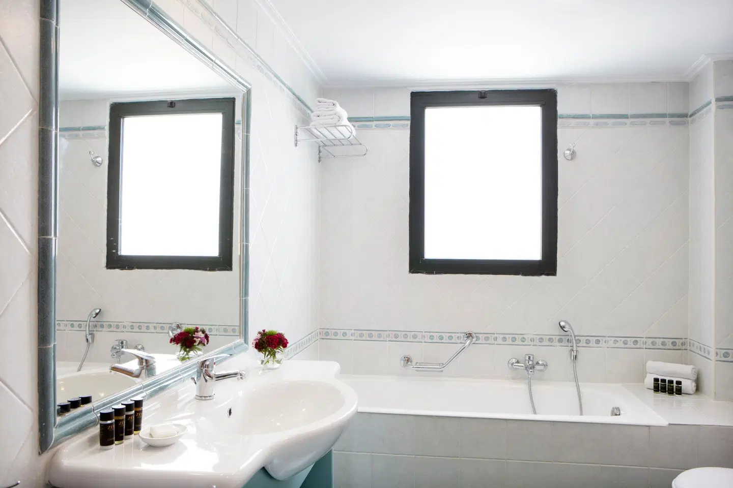 Ramada by Wyndham Attica Riviera Badezimmer