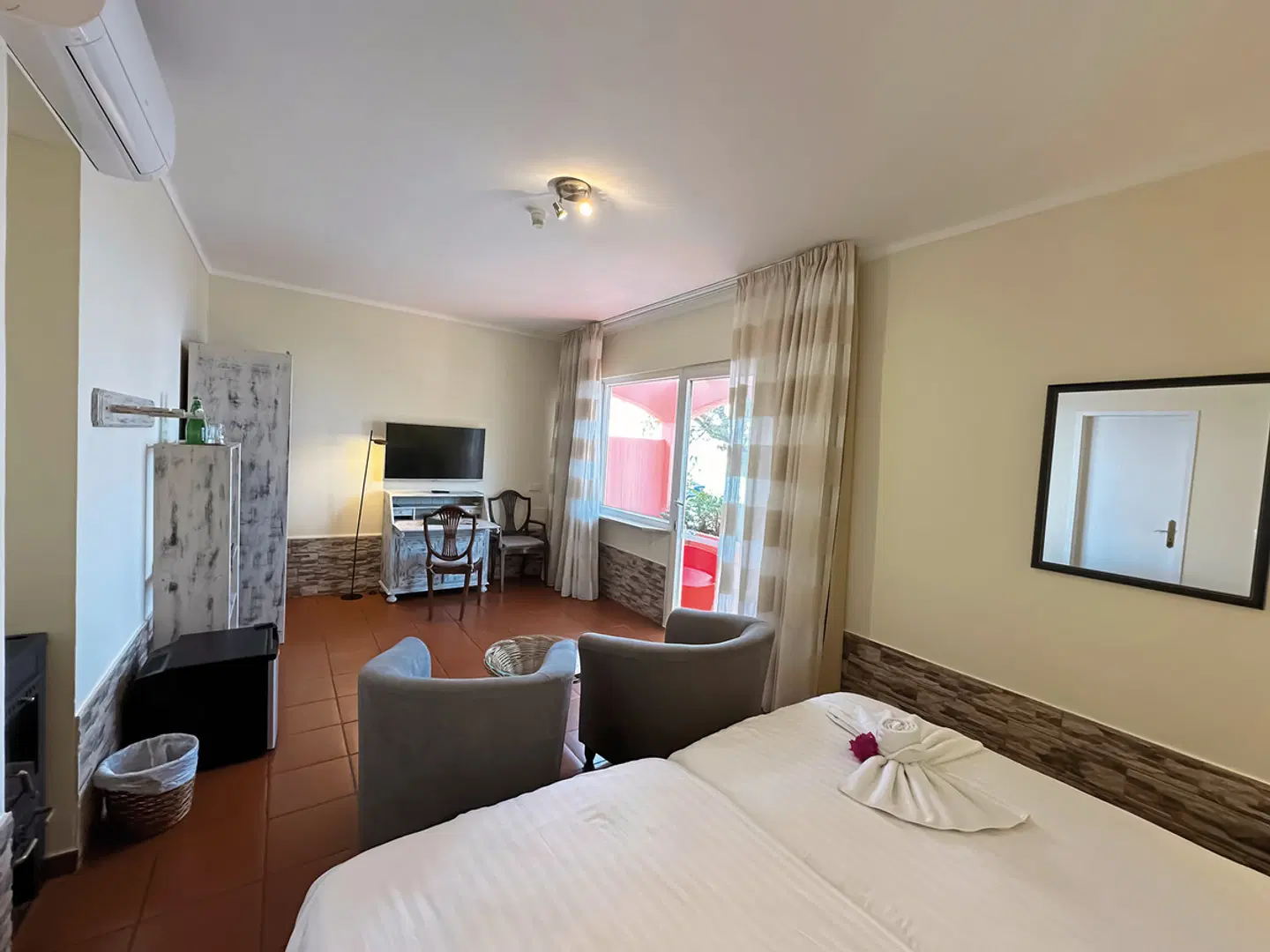 Inn & Art Madeira ROOM_EXAMPLE