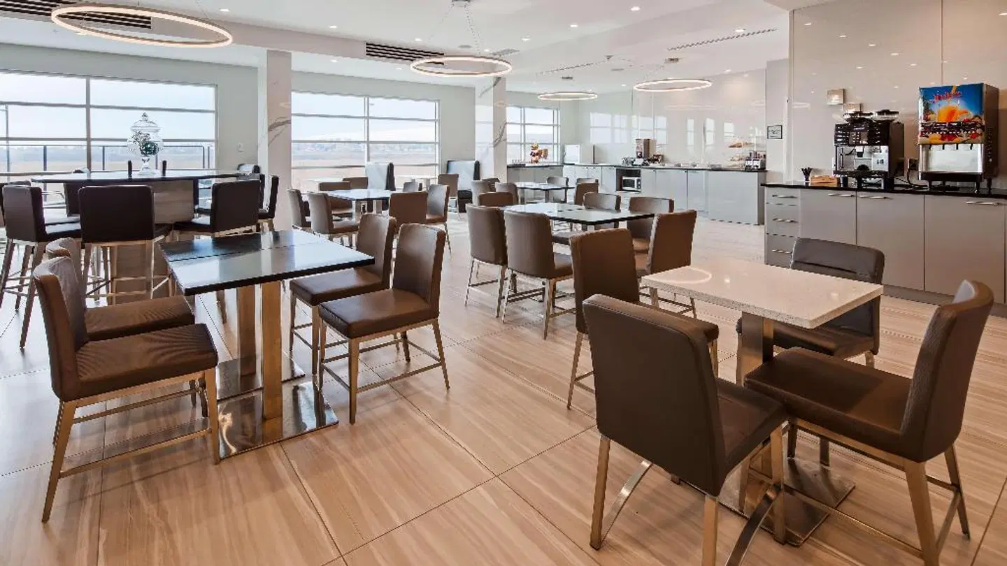 Executive Residency by BW Calgary City View North Restaurant