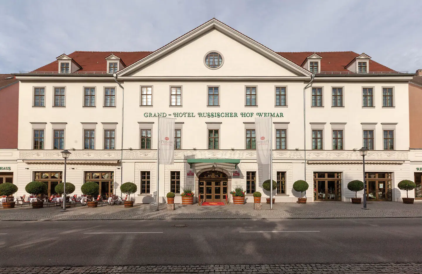 Best Western Premier Grand Hotel Russischer Hof EXTERIOR