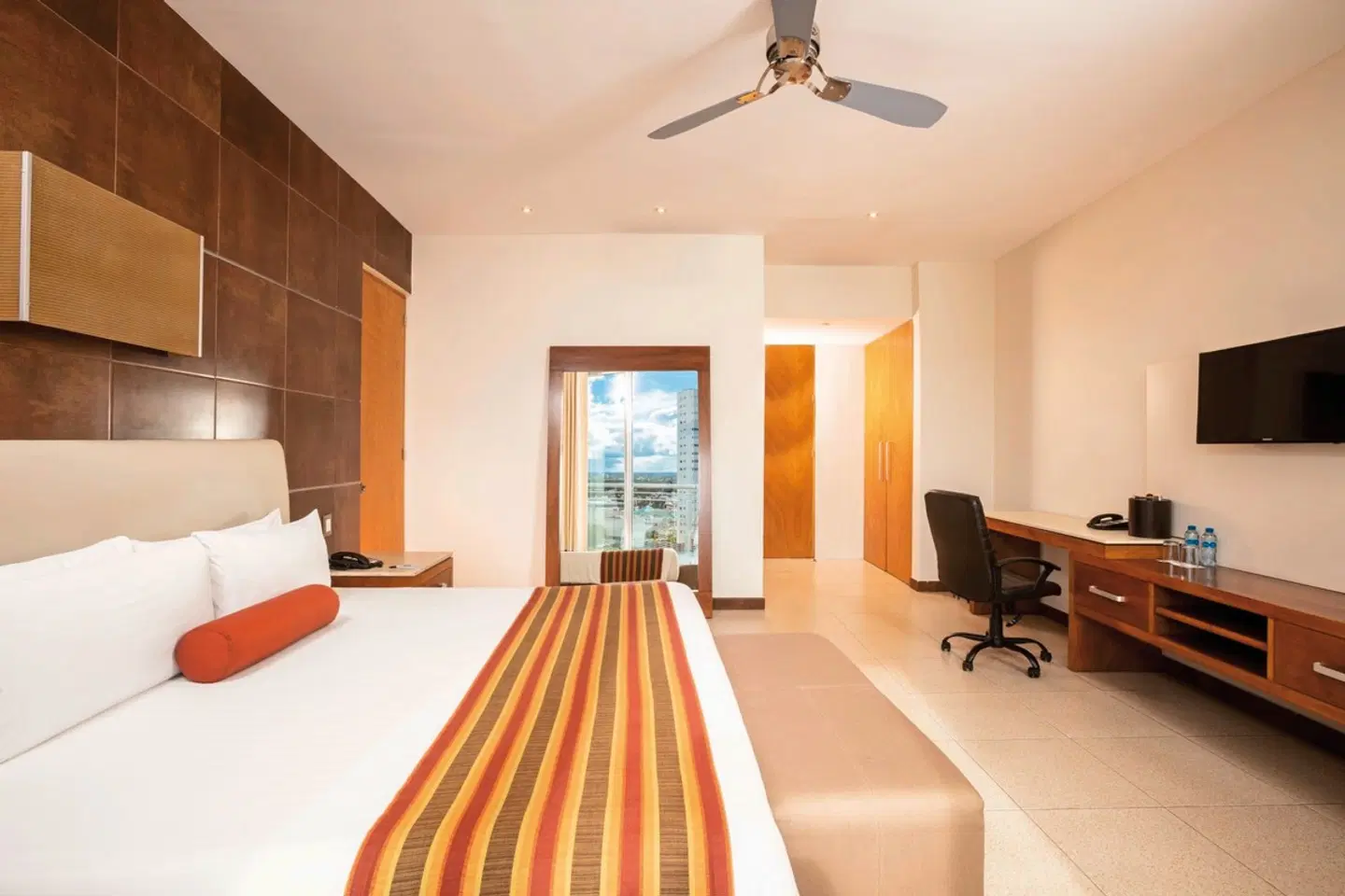 Krystal Urban Cancun ROOM_EXAMPLE