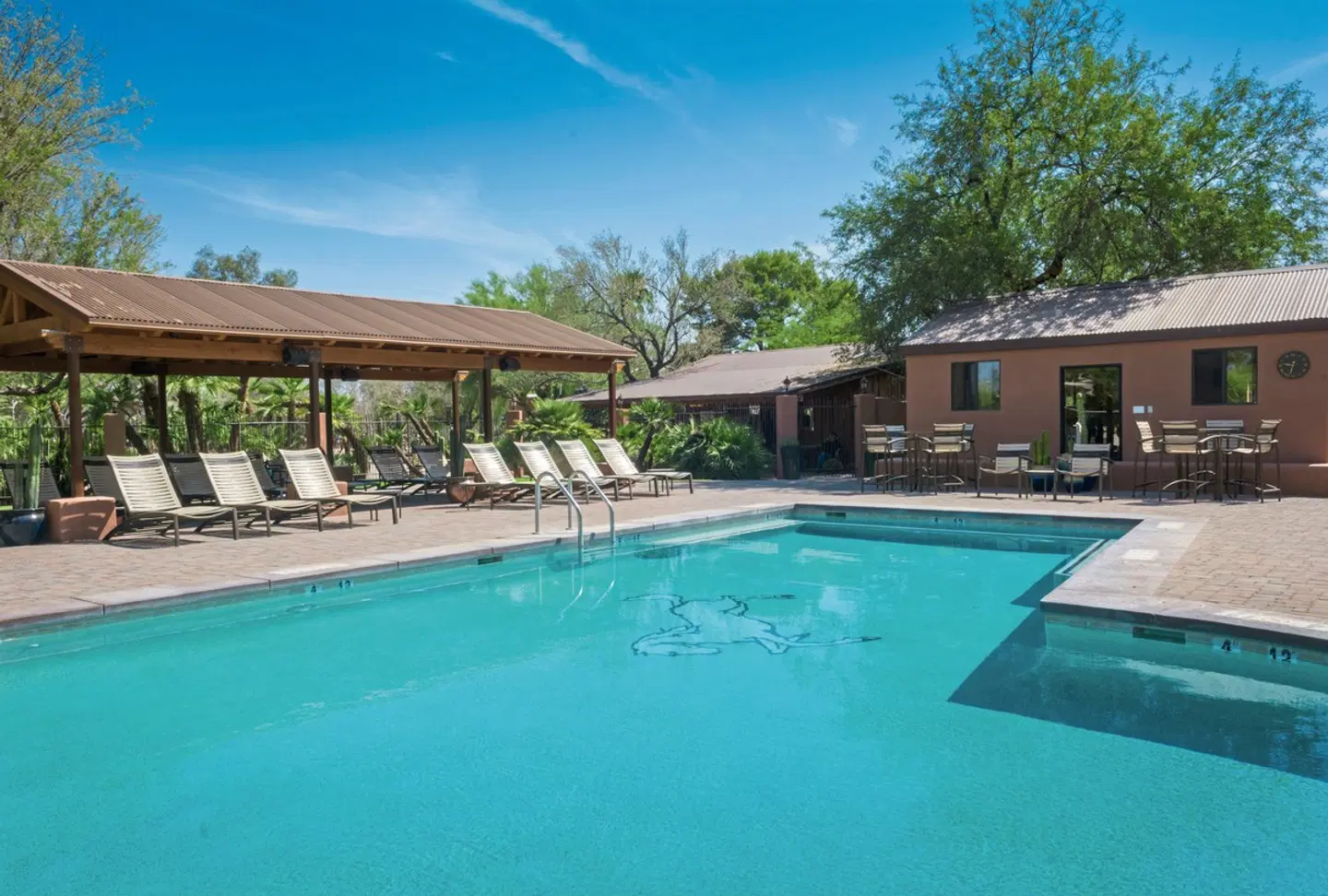 White Stallion Ranch OUTDOOR_POOL