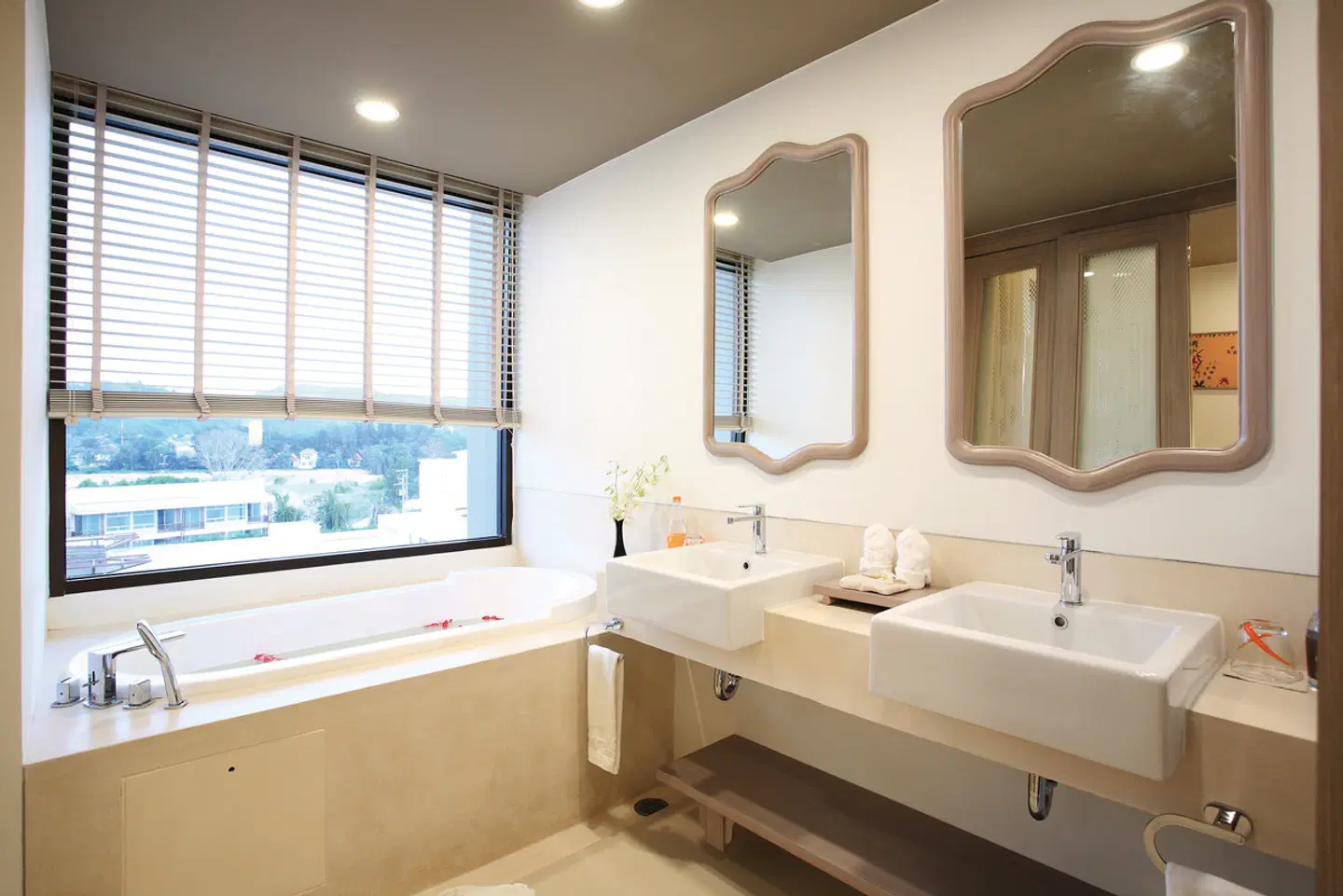 Proud Phuket Badezimmer