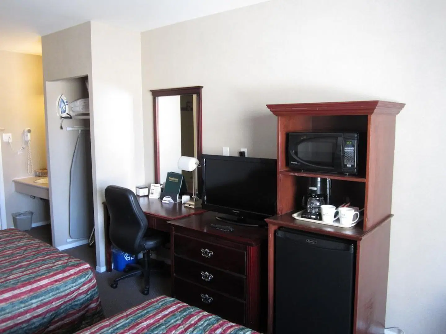 Sandman Inn & Suites Kamloops ROOM_EXAMPLE