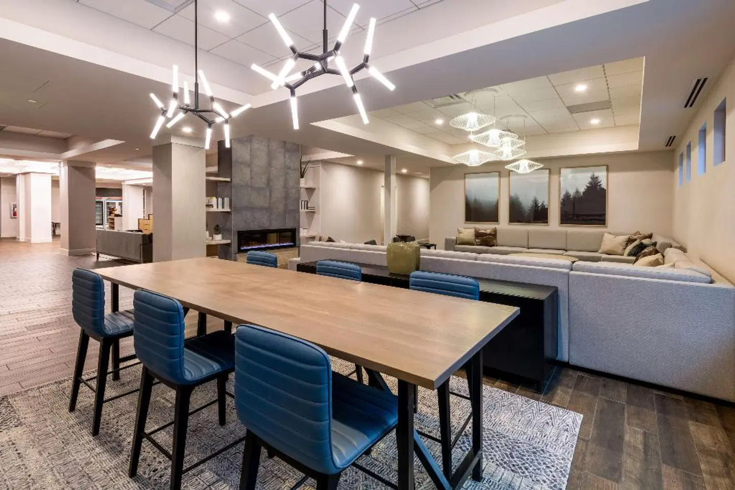 DoubleTree by Hilton Denver Cherry Creek Bar