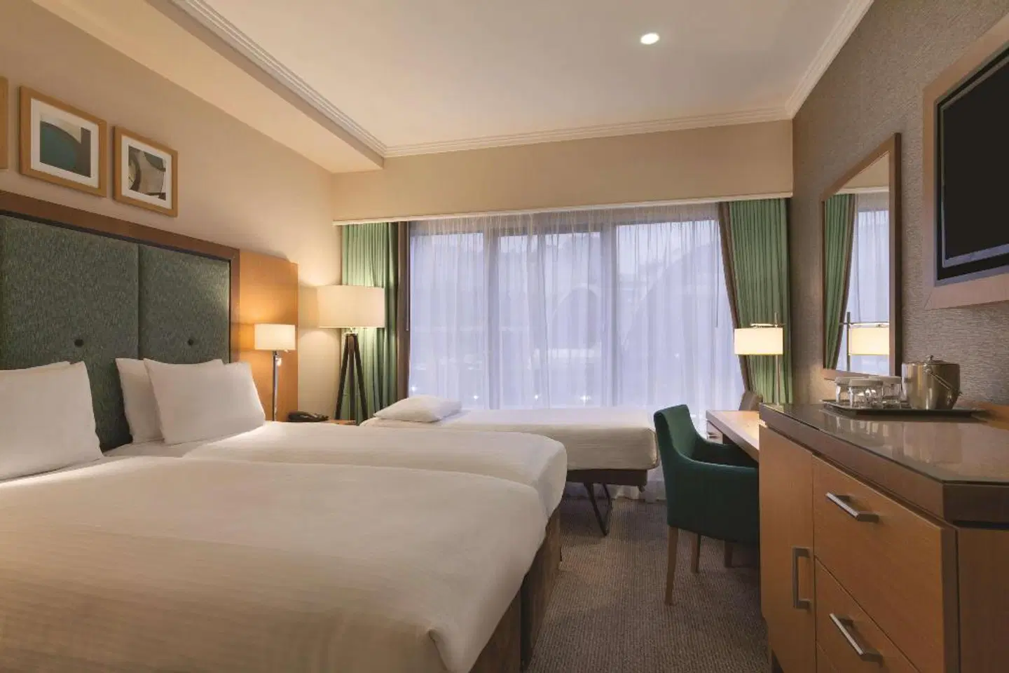 DoubleTree by Hilton Hotel London - Victoria ROOM_EXAMPLE