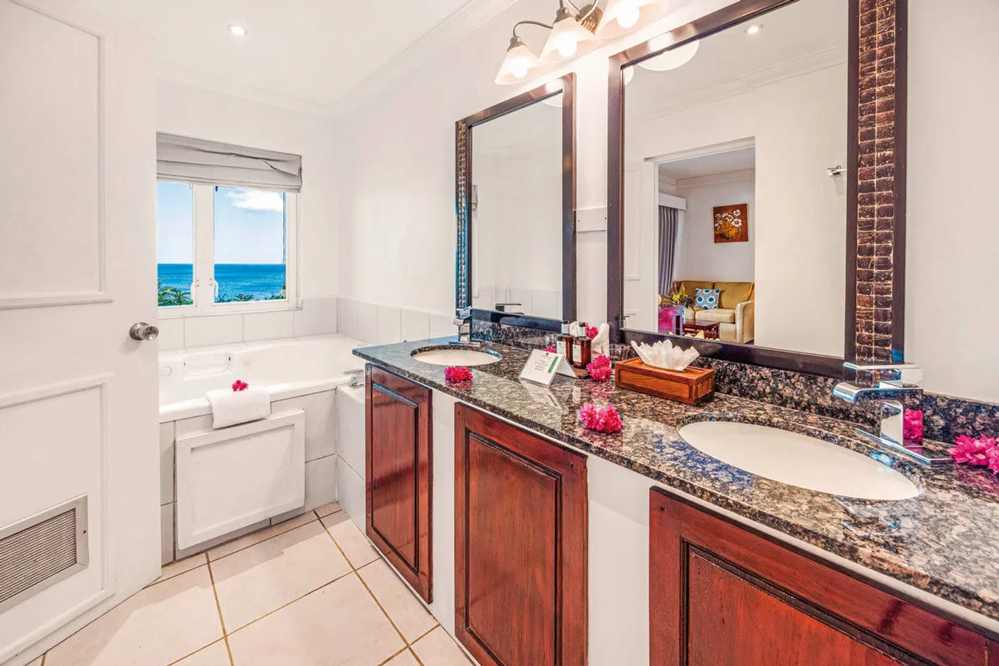 Calabash Cove Resort & Spa Badezimmer