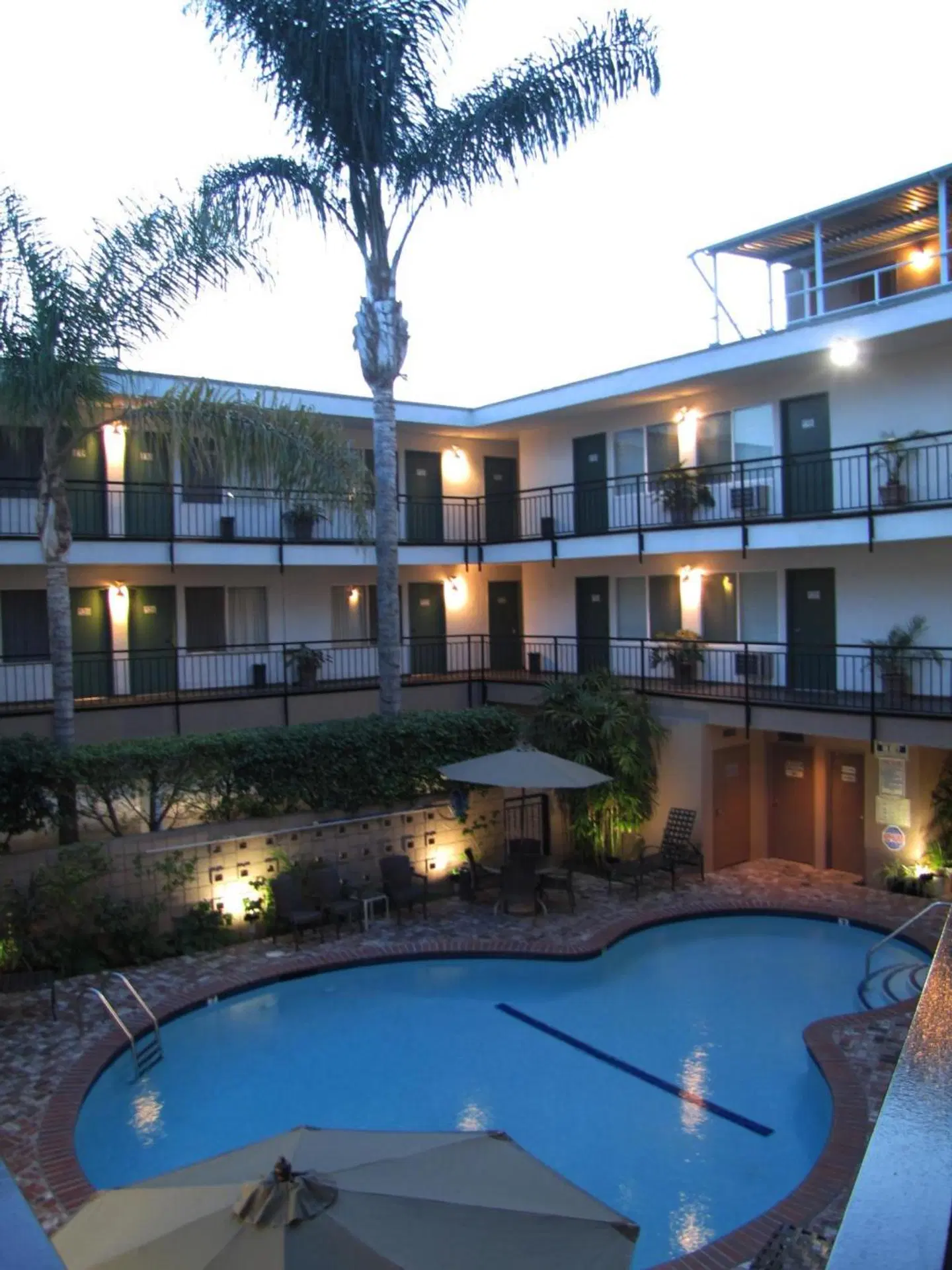 Dunes Inn - Wilshire EXTERIOR