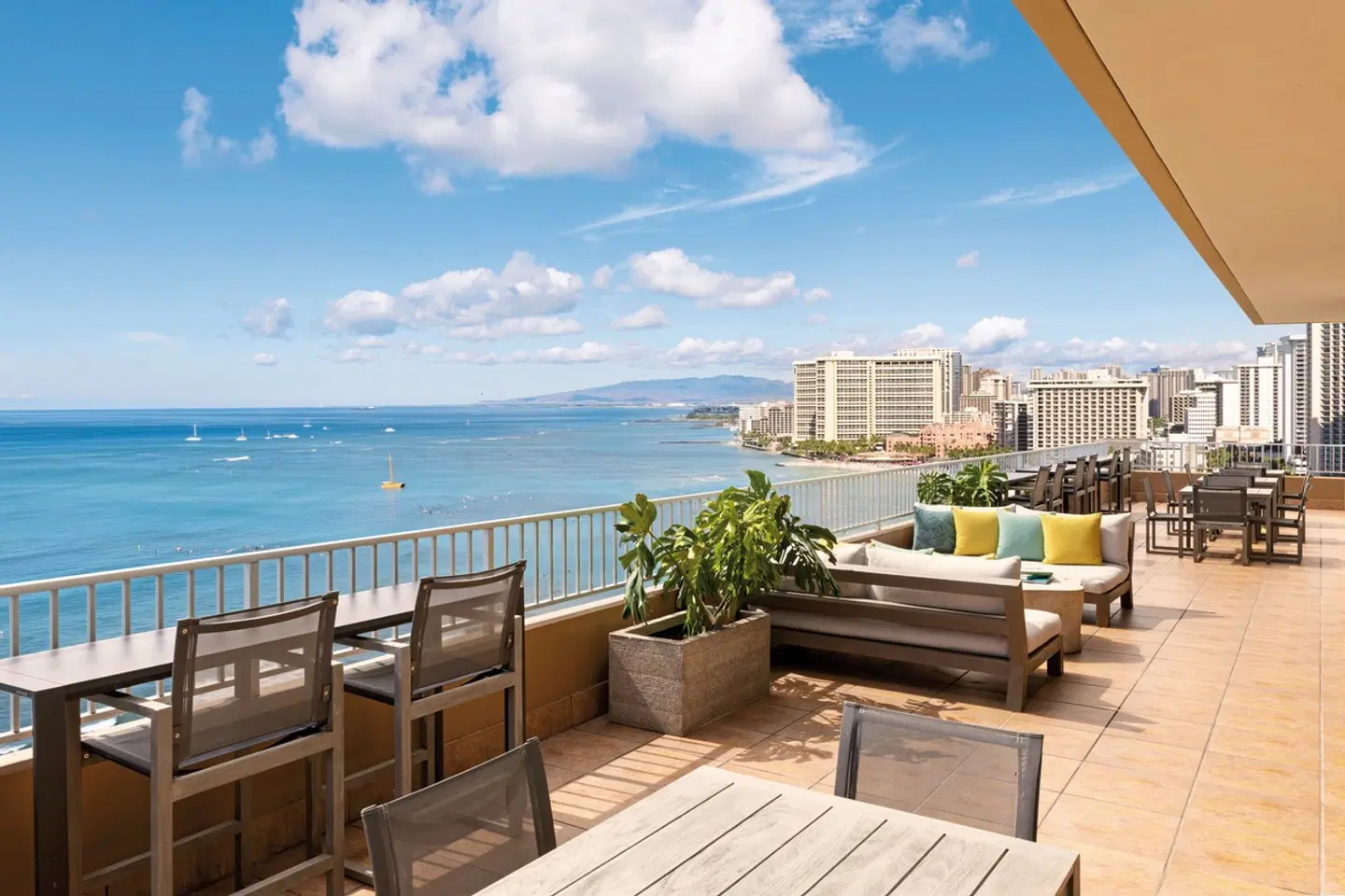 The Twin Fin Terrasse