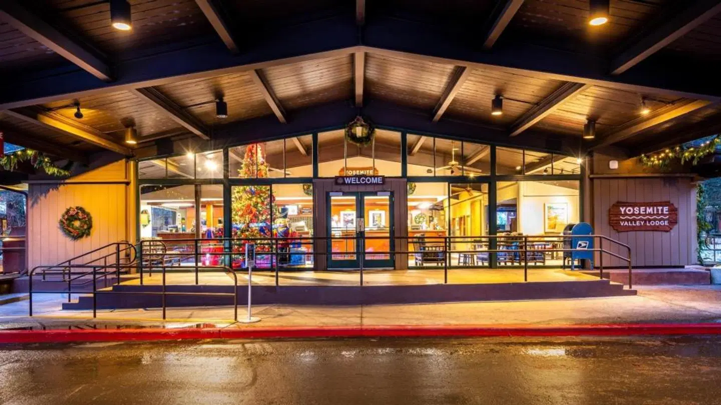 Yosemite Lodge at the Falls LOUNGE_LOBBY