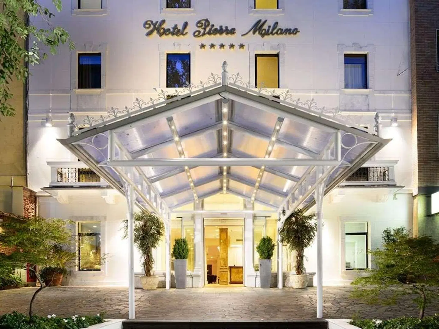 Hotel Pierre Milano EXTERIOR