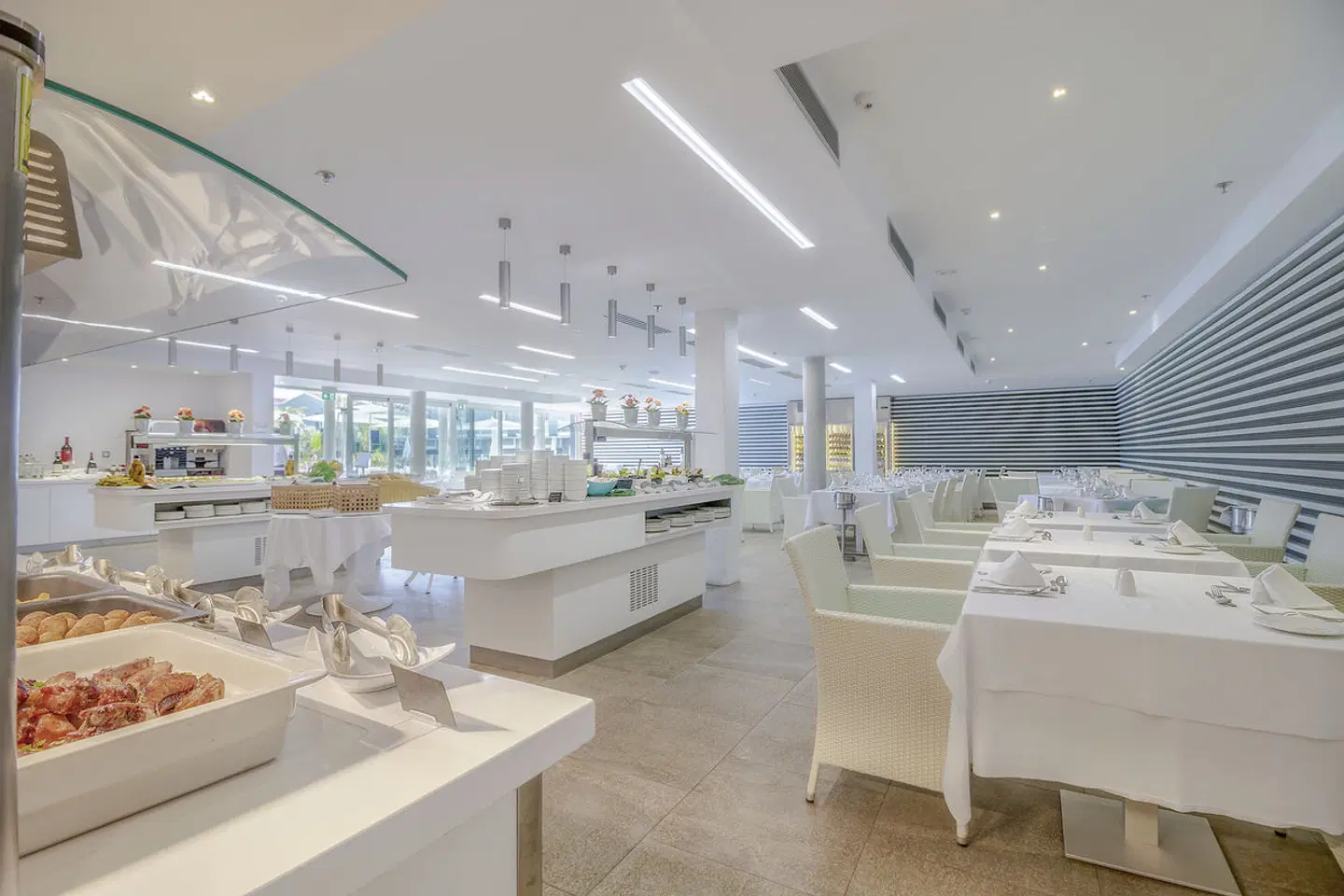 LIVVO Los Calderones Restaurant