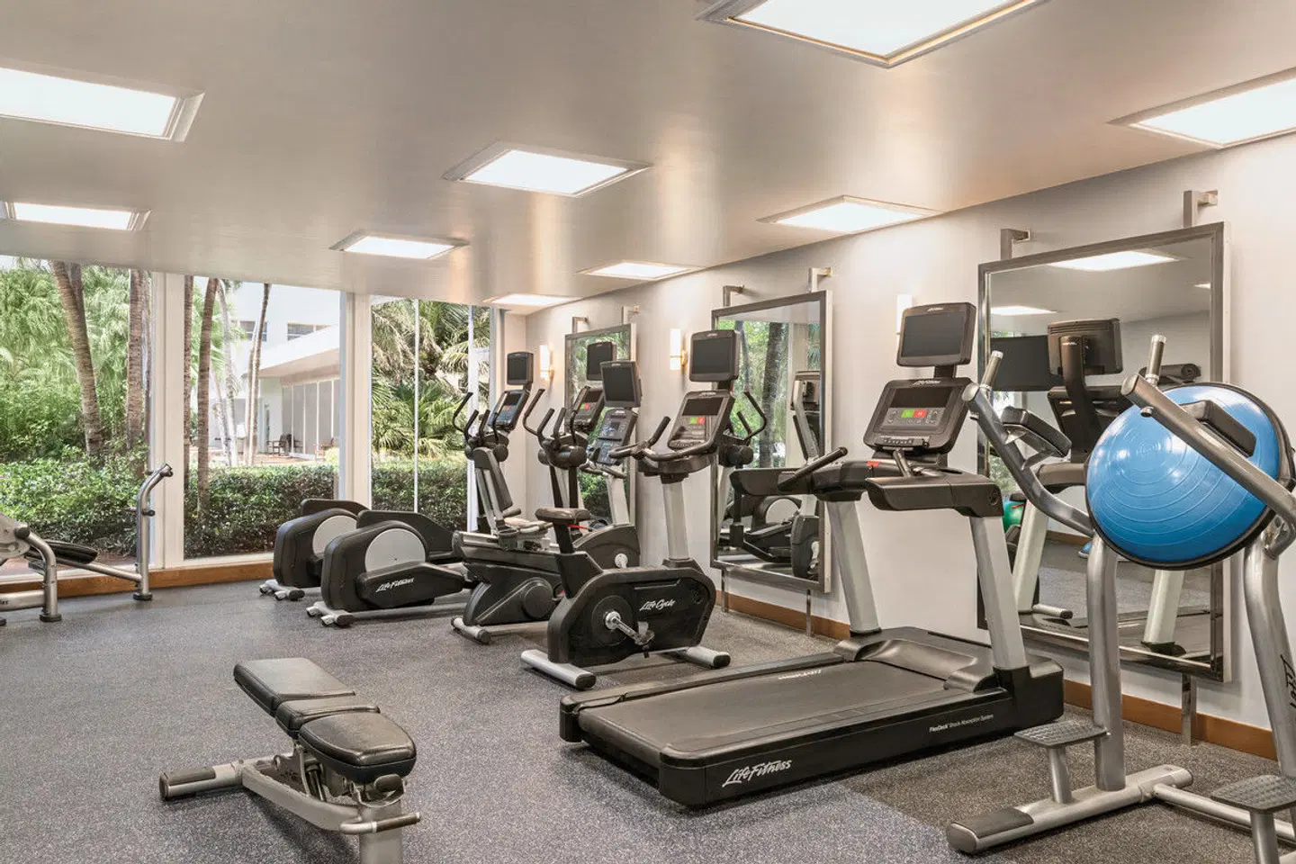 Radisson Resort Miami Beach SPORTS_AND_LEISURE