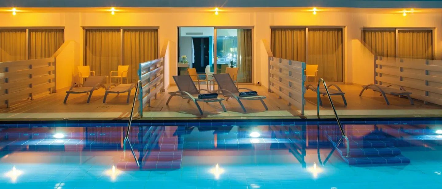 King Evelthon Beach Hotel & Resort Hallenbad