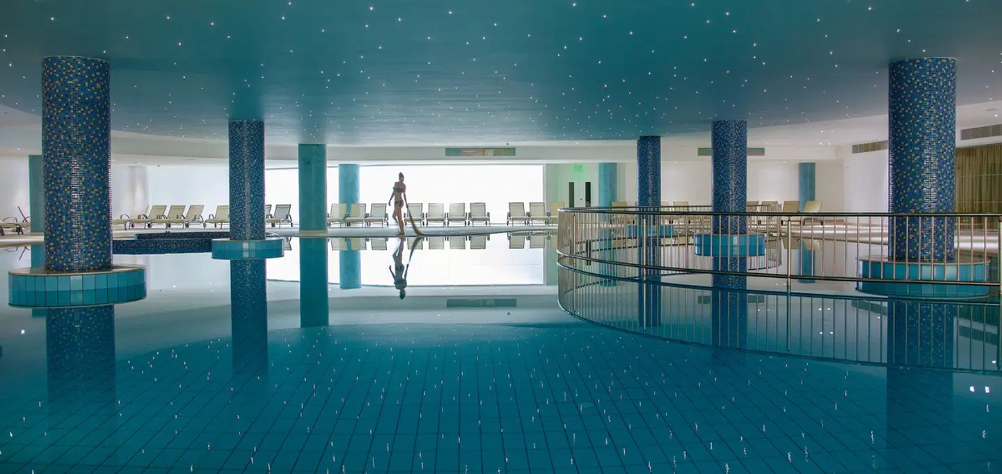 King Evelthon Beach Hotel & Resort Hallenbad