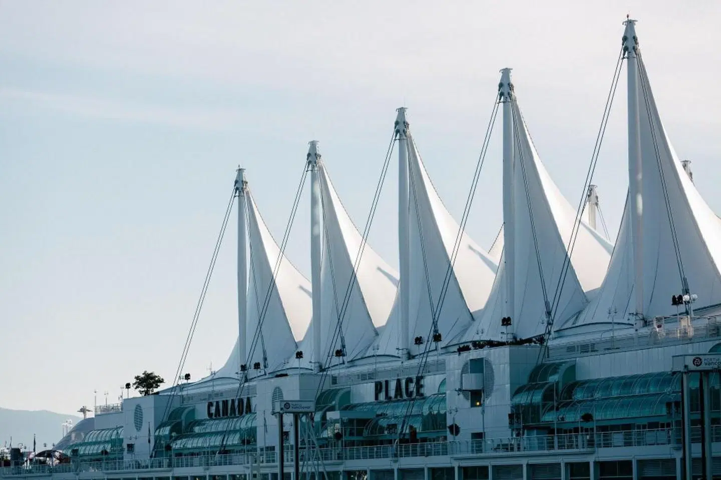 Metropolitan Hotel Vancouver EXTERIOR