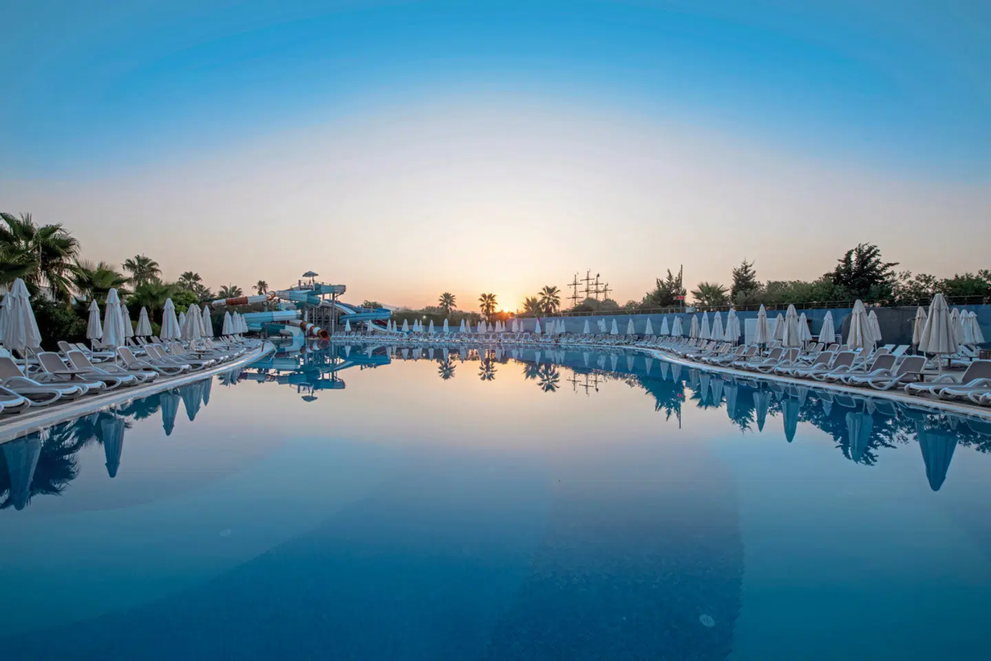 LRS Lake & River Side Hotel & Spa OUTDOOR_POOL