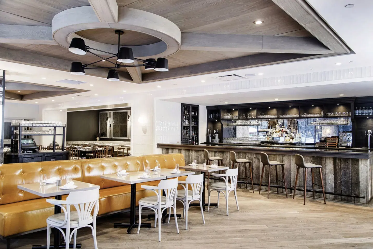 Kananaskis Mountain Lodge, Autograph Collection Bar