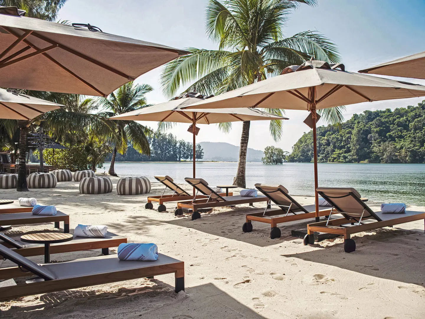 Anantara Phuket Layan Resort Strand