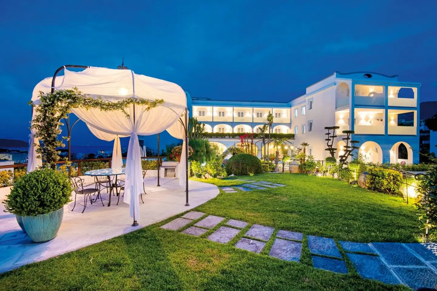 Hermitage Resort & Thermal Spa EXTERIOR