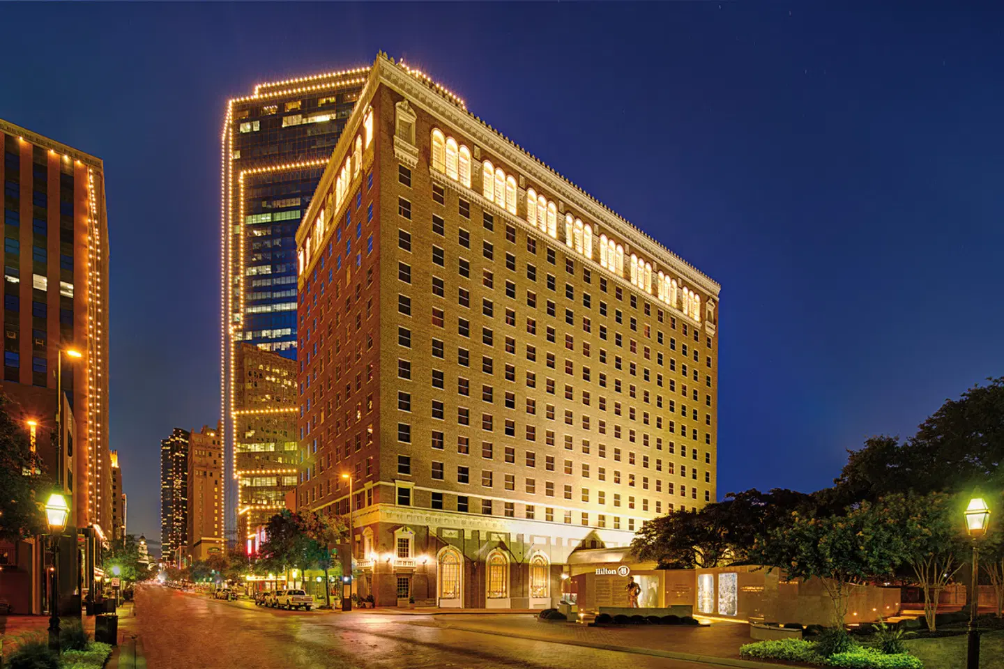 Hilton Fort Worth EXTERIOR