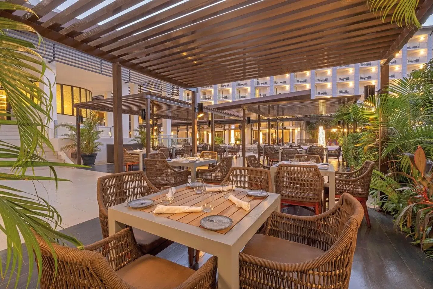 Royalton Hideaway Blue Waters, An Autograph Collection All-Inclusive Resort Restaurant