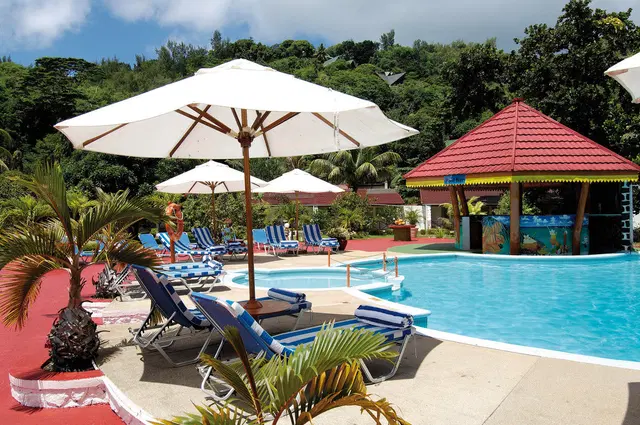Berjaya Praslin Resort OUTDOOR_POOL