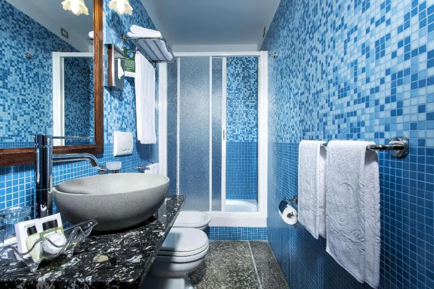 Golden Tulip Rome Piram Badezimmer