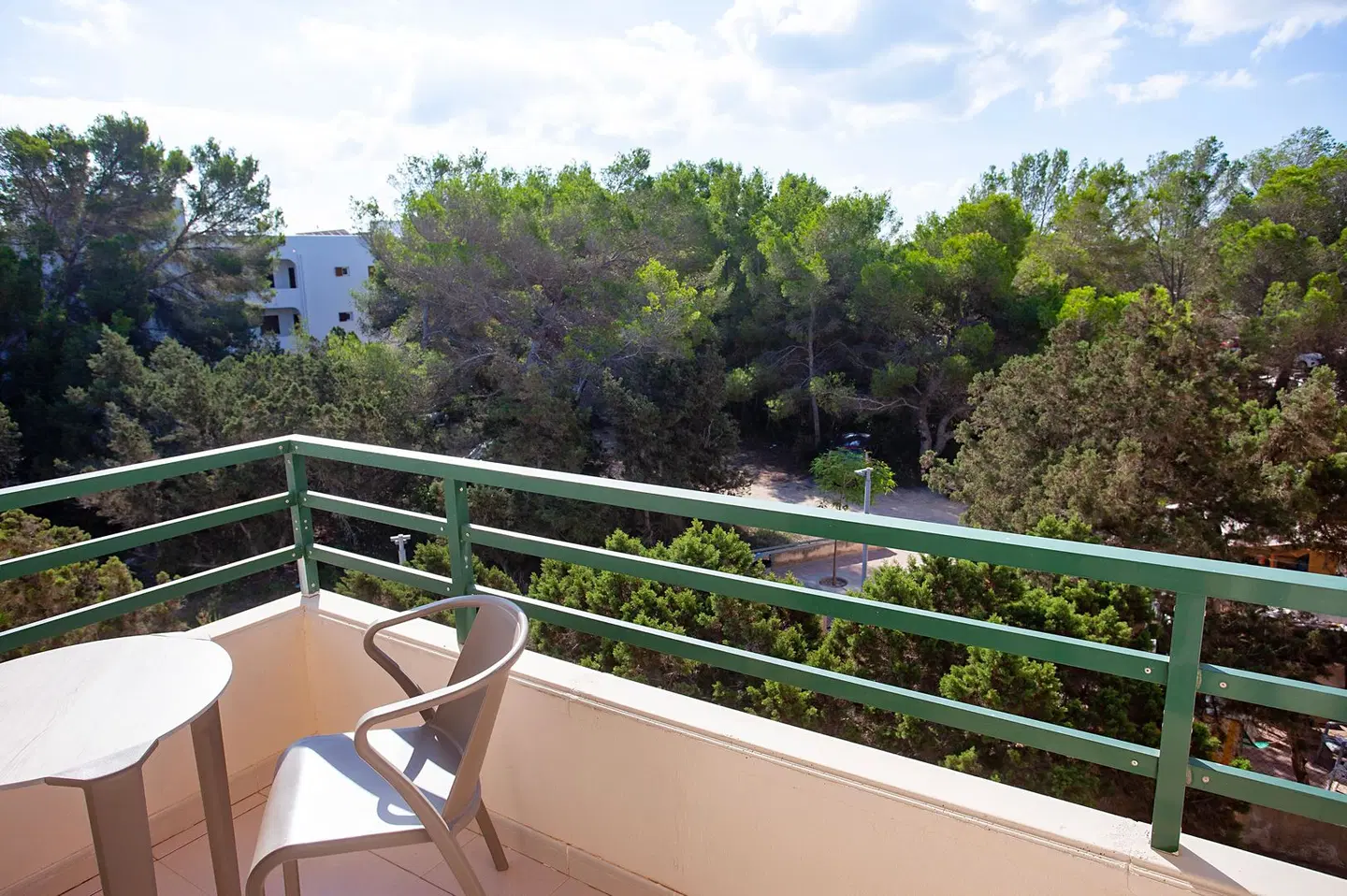 Rosales ROOM_EXAMPLE