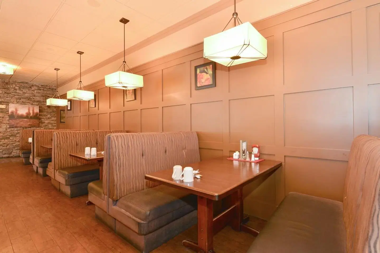 Prestige Inn Golden ROOM_EXAMPLE