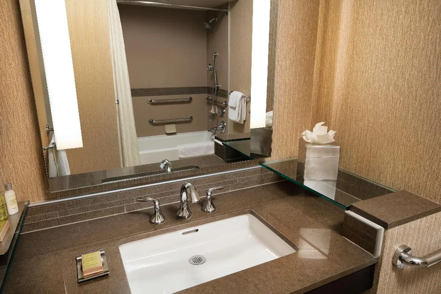 DoubleTree by Hilton Sonoma Wine Country Badezimmer