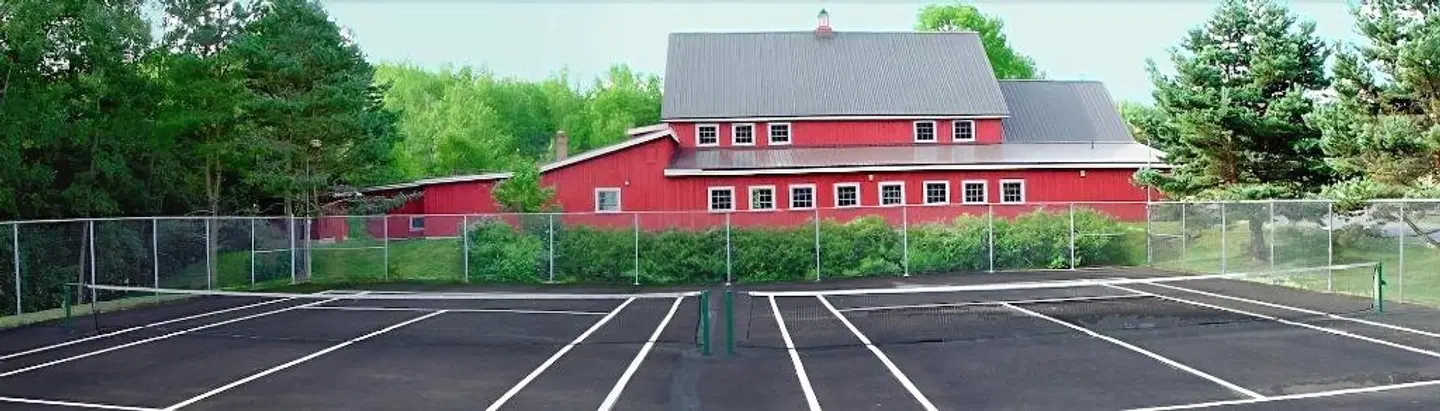 Old Orchard Inn Resort and Spa EXTERIOR
