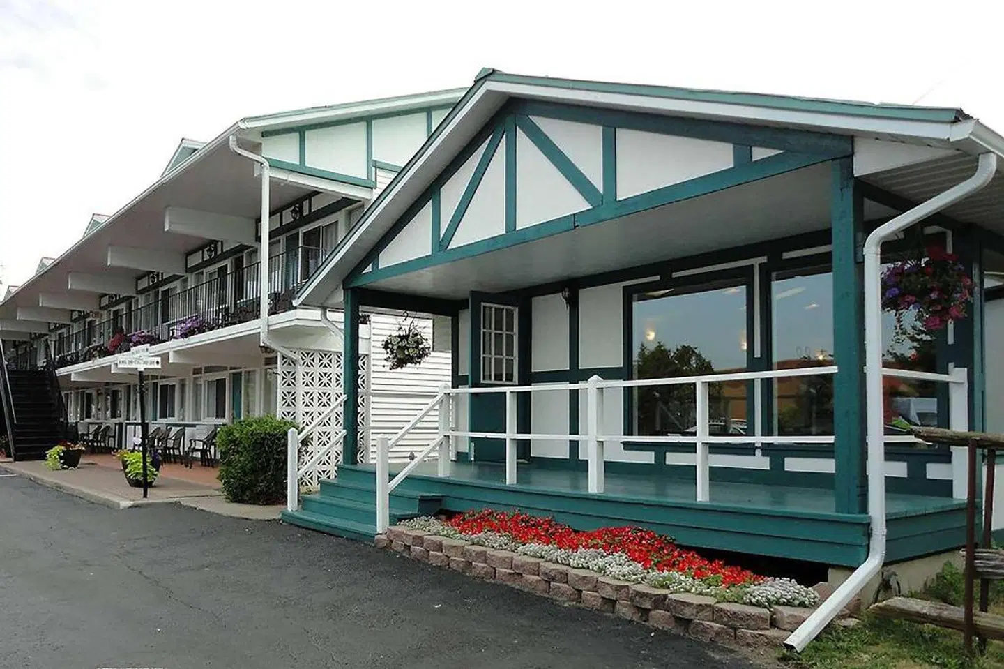 Super 8 by Wyndham Gananoque/Country Squire Resort Hallenbad