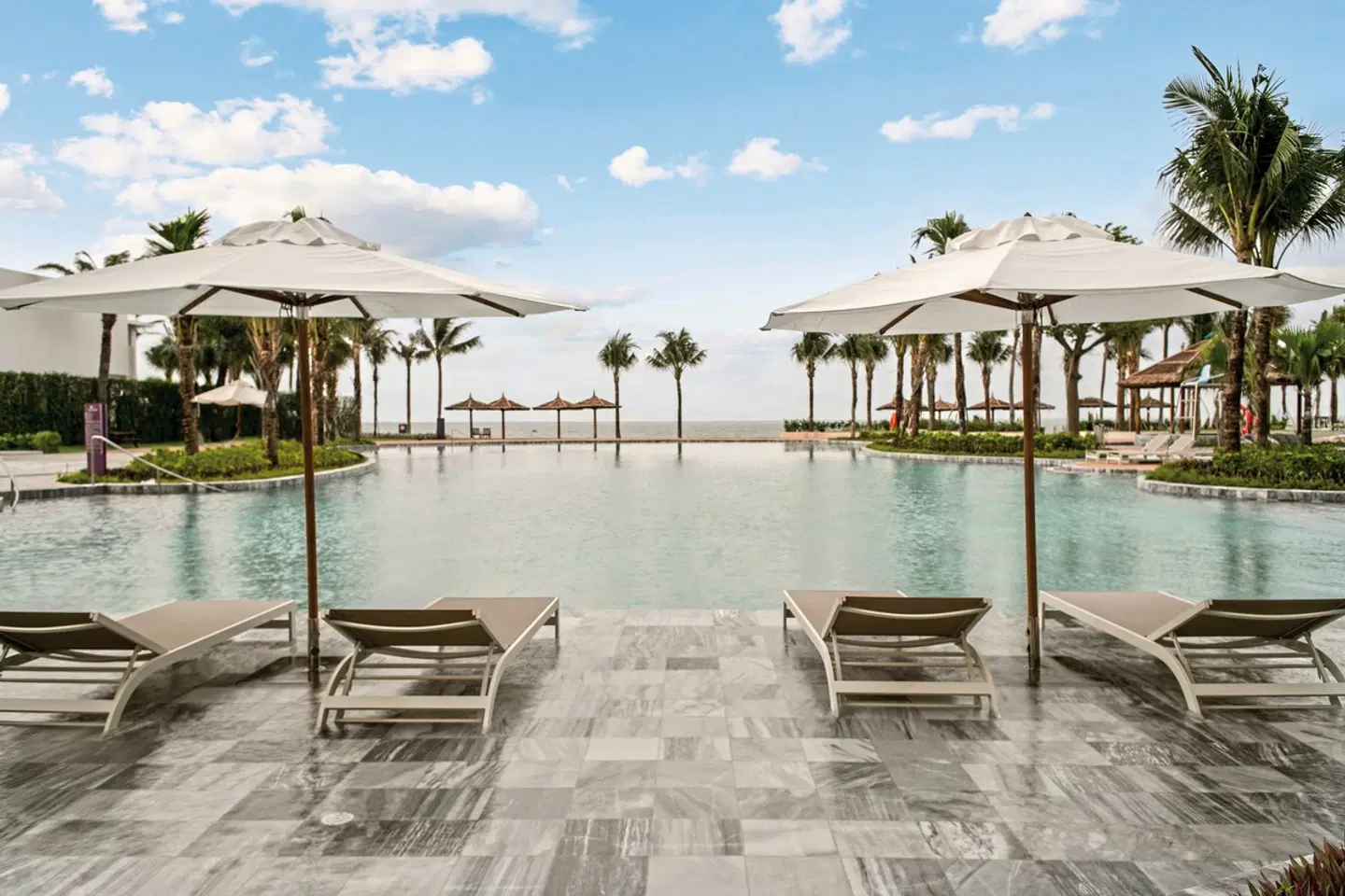 Dhawa Hotel Ho Tram OUTDOOR_POOL